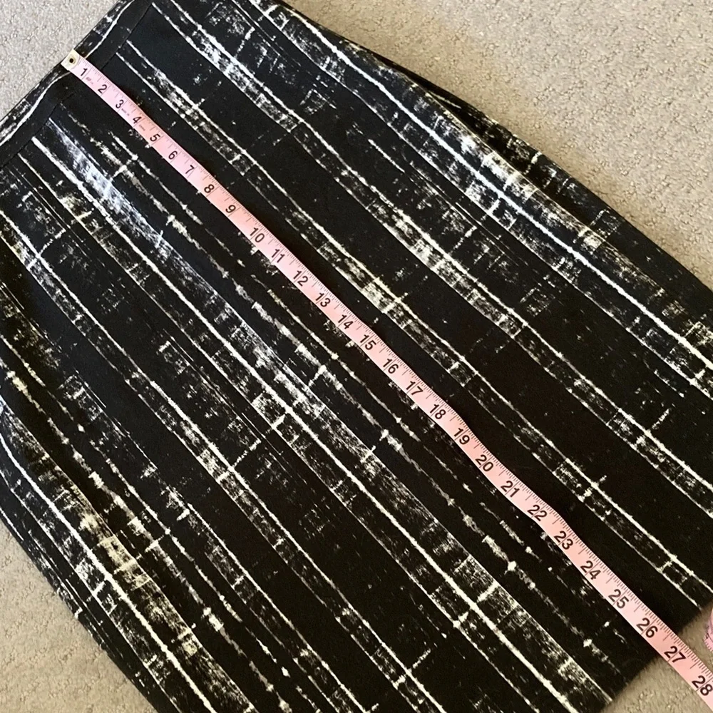 Banana Republic Black and White Pencil Skirt - Picture 6 of 8